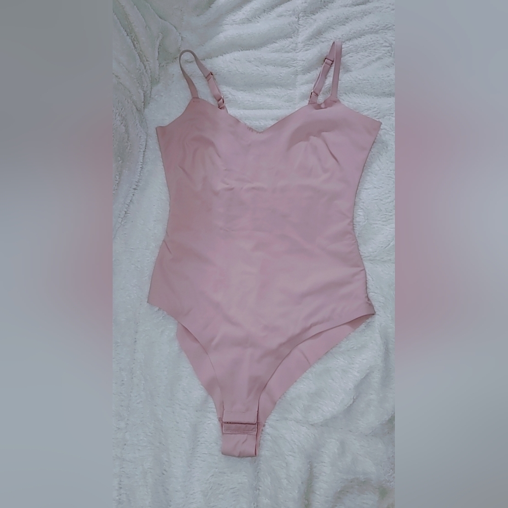 Pinsy V Neck Hourglass Shapewear Bodysuit